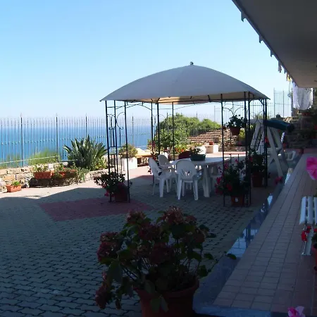 Luna Sul Mare Bed and Breakfast